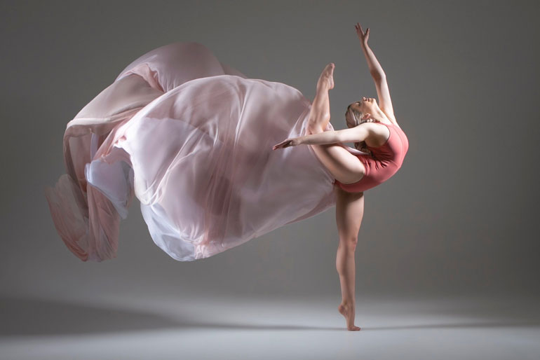 Rzinho: A Bright Brazilian Dance