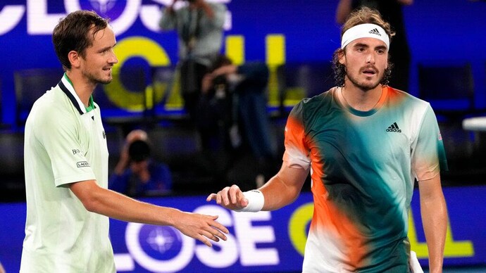 Medvedev vs Tsitsipas Live Score, H2H & Match Highlights