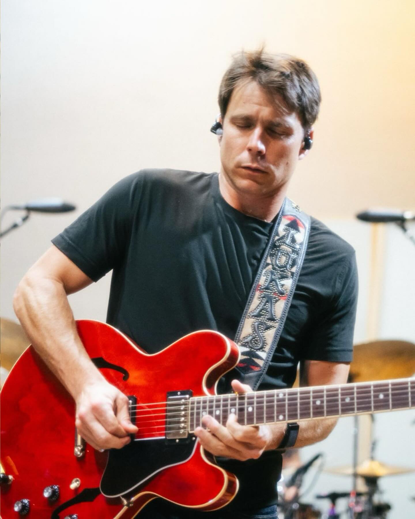 Is Lukas Nelson Married or Single? 