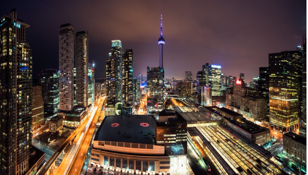 Toronto After Dark: How the City Inspires the New Wave of Evening Dress Design