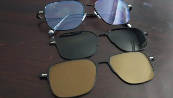 What Makes Adjustable Tint Sunglasses Different from Regular Sunglasses?
