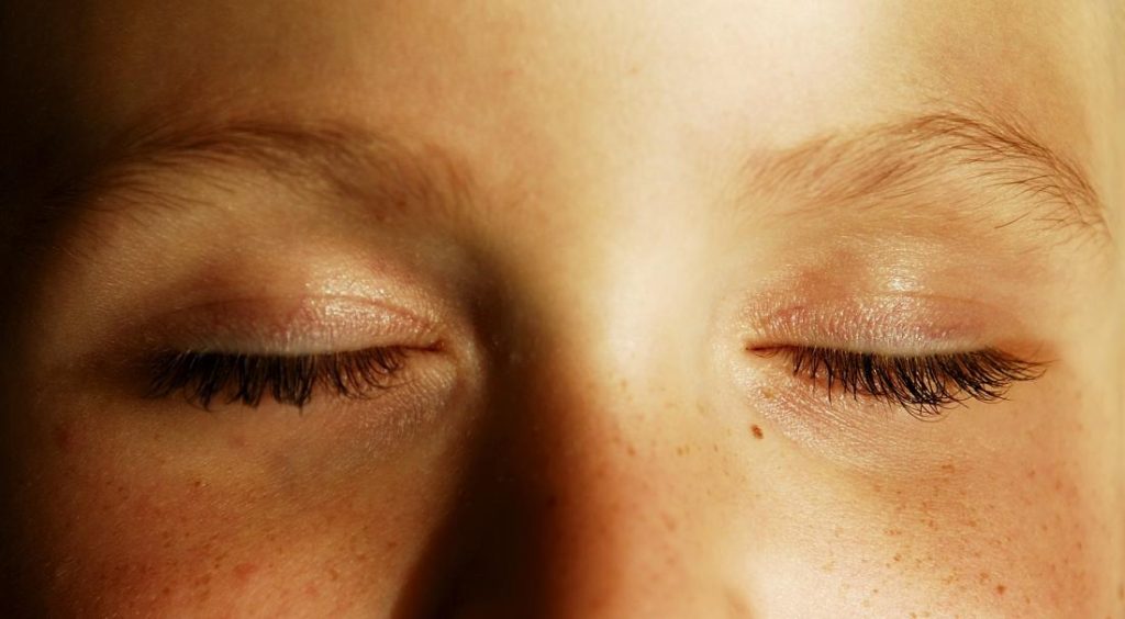 Why Does My Eyeball Hurt? Warning Signs 2026