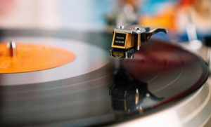 Retro turntable playing vinyl disc in living room