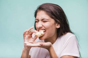 Why Does My Tooth Hurt When I Eat Sweets? Signs to Know 2026
