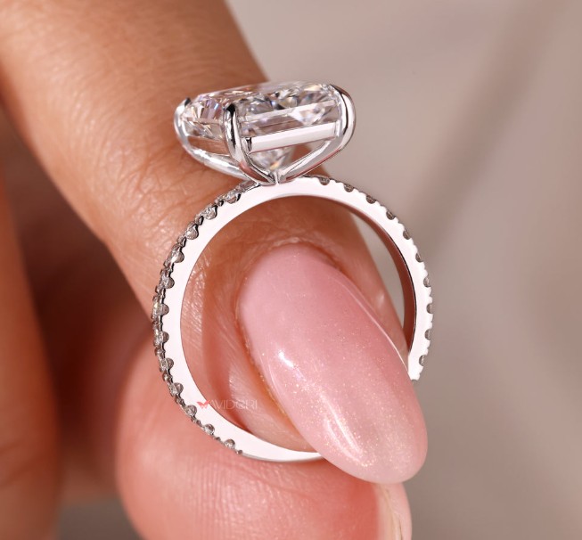 Discover Affordable 4 Carat Diamonds That Impress and Inspire