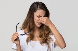 Why Does My Eye Hurt When I Rub It? Causes & Relief 2026