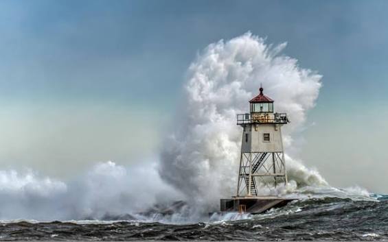 Why Is Lake Superior So Dangerous? Cold Water, Storms & Shipwrecks Explained 2026