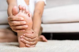 Why Do My Heels Hurt When I Wake Up? Causes & Relief 2026