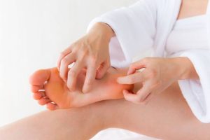Why Are the Bottom of My Feet Itchy? Causes & Relief 2026