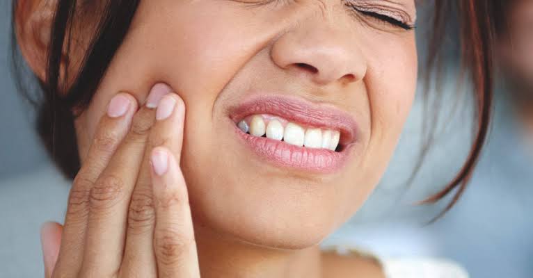 Why Does My Front Tooth Hurt? Causes, Relief, and When to See a Dentist 2026