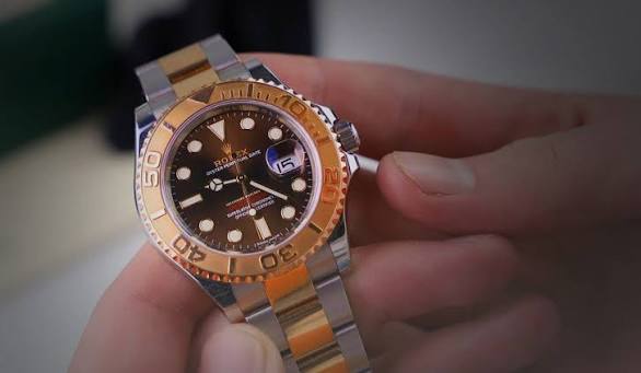 Why Does My Rolex Keep Stopping? Causes, Fixes, and When to See a Watchmaker 2026