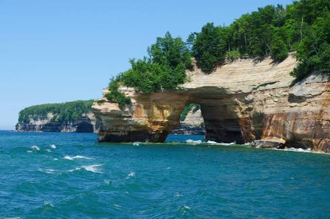 Why Is Lake Superior So Dangerous? Cold Water, Storms & Shipwrecks Explained 2026