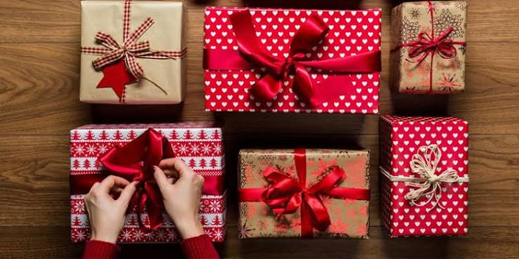 Why Are Gifts Important in a Relationship? The Psychology & Science 2026